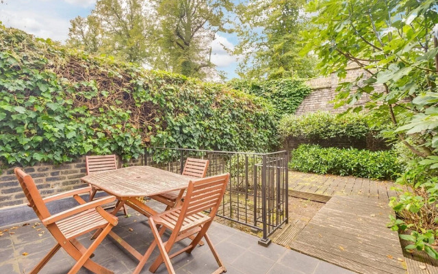 Cozy Chelsea Flat For 4 W Back Garden