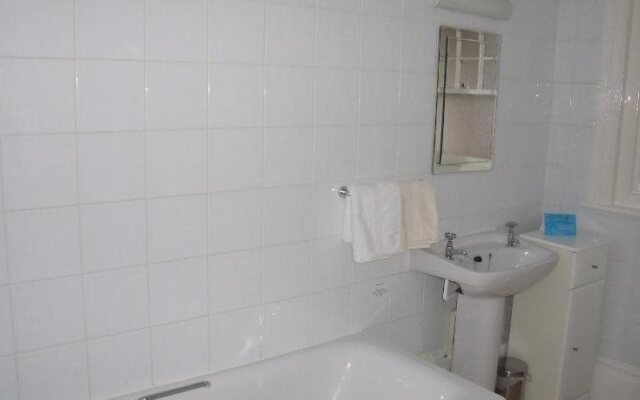 Southcroft Hotel - Guest House