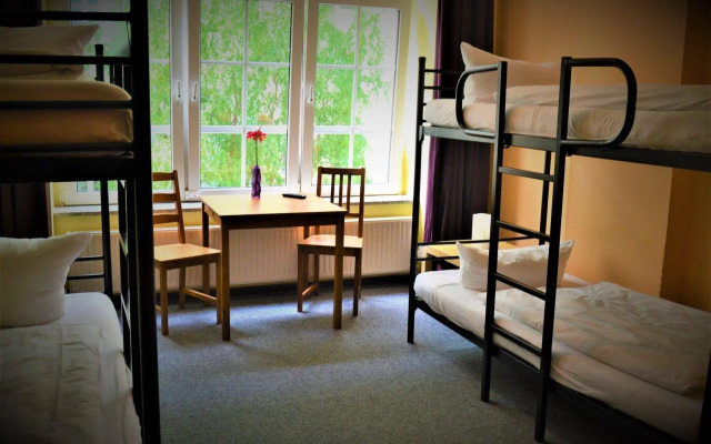 Singer109 Hotel & Hostel