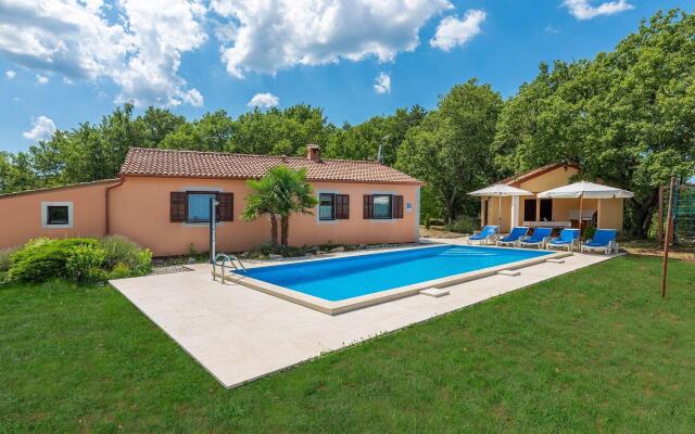 Holiday home Fragola with Outdoor Swimmingpool  in Tinjan