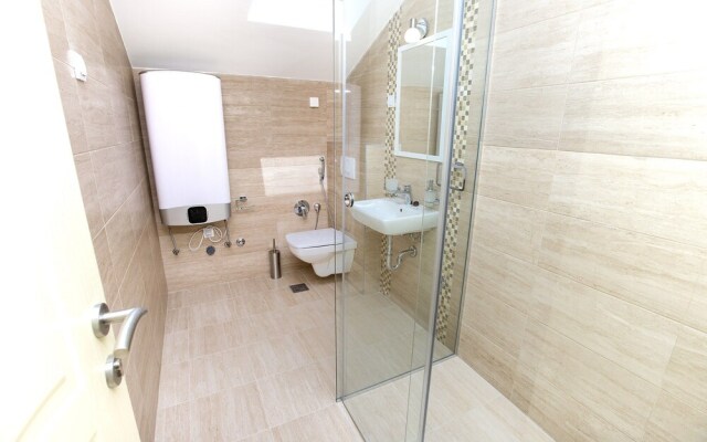 Apartments Mezini 11