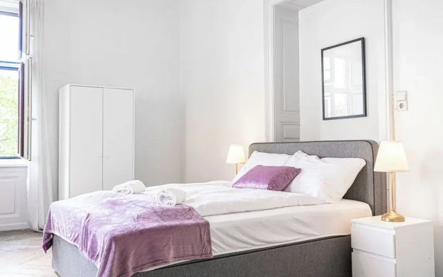 Central Access 2BR Apt Near AKH Hospital