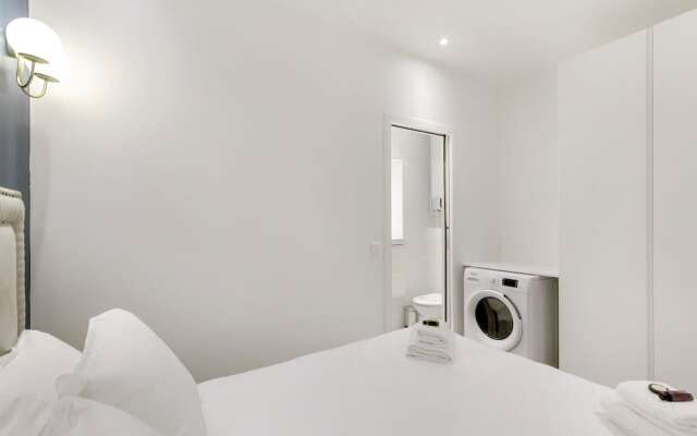 Pick A Flat's Passage Cardinet apartment