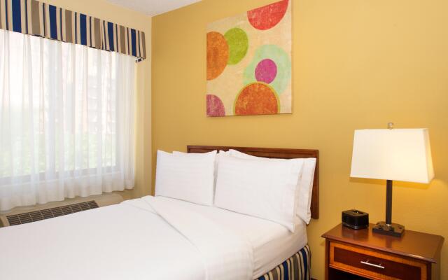 Holiday Inn & Suites Chicago - Downtown, an IHG Hotel