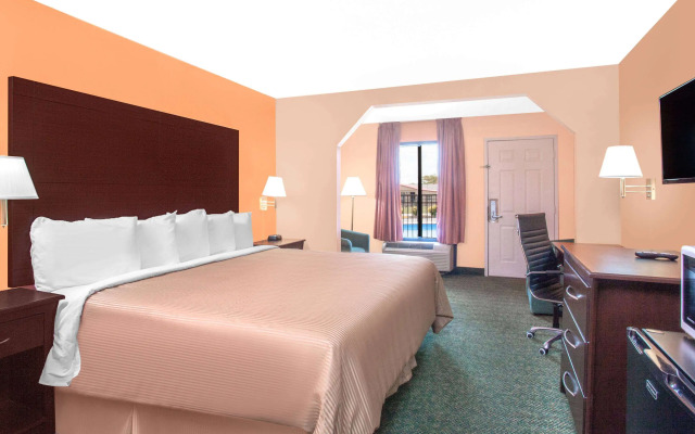 Days Inn by Wyndham Moulton