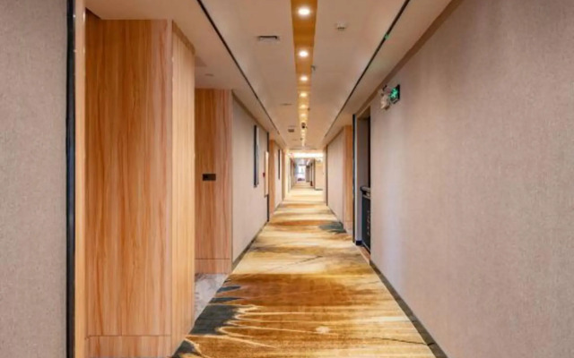Huangyue Hotel (Wuzhou Arcade City)