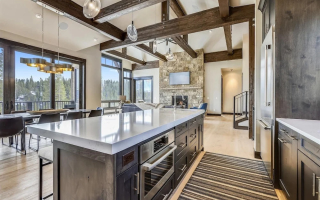 Barton Creek Vista 6 Bedroom Home