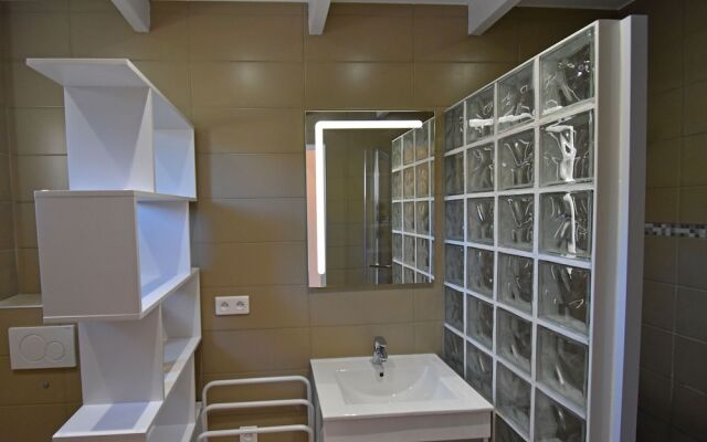 Villa. Near Callian Centre. Private Terrace. Private Garden. Boules Court