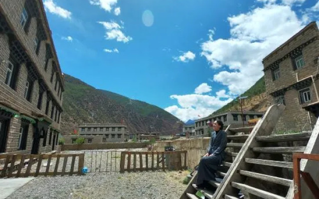 Daocheng Snowberg Inn