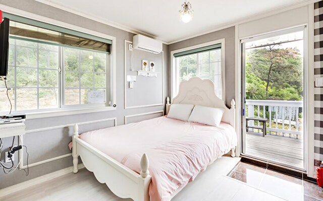 Daebudo White Pension