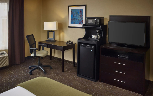 Holiday Inn Express & Suites Timmins by IHG