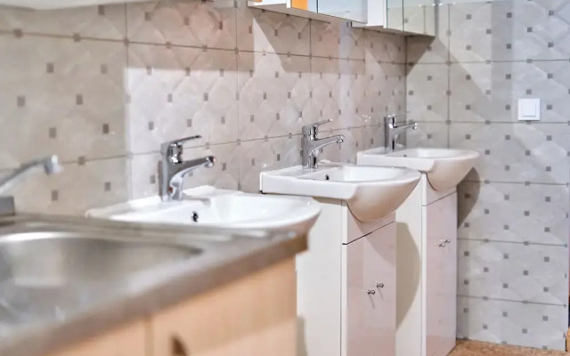 Tokyo Vibes Hostel with more privacy (Self Check in)