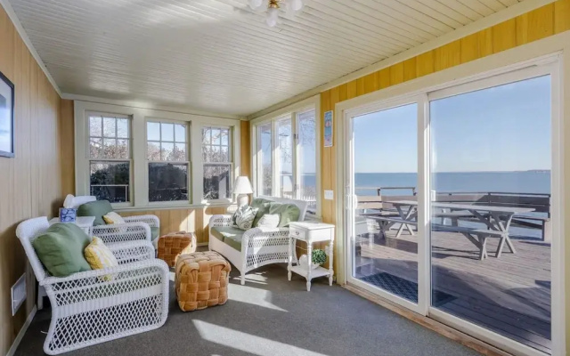 Beachfront Retreat - 5BR Home With Stunning Views