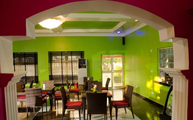 Graceland Inn & Garden