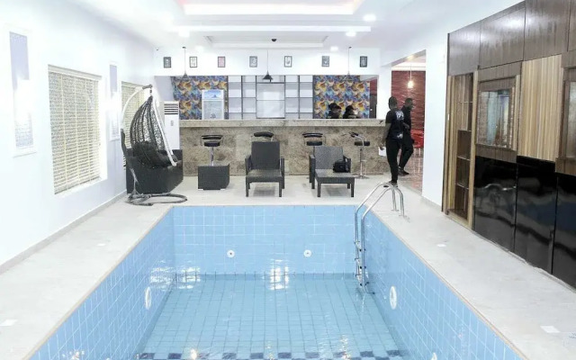 G- throne Hotel and Suites