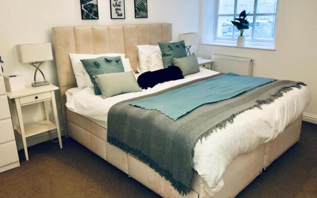 Superbly located 2 bedroom luxury apartment