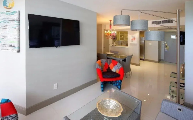 Alexander 1404 - 2 Br Apts