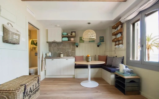 The Beach House - Studios & Suites