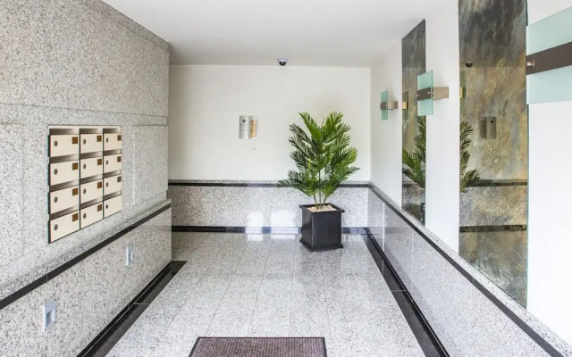 Apartment With Spacious Terrace