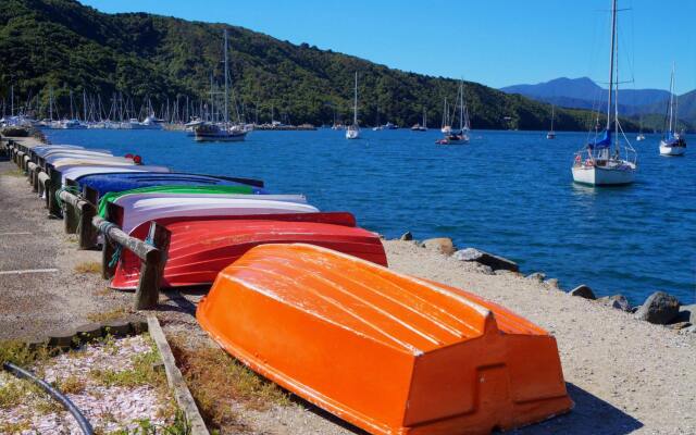 Bay Vista Waterfront Motel Picton