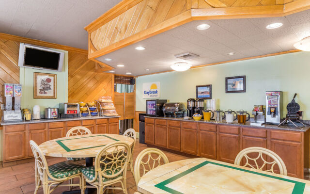 Days Inn Pensacola - Historic Downtown