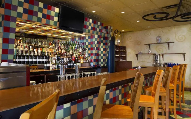 Travelodge Hotel by Wyndham Montreal Airport