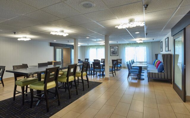 Holiday Inn Express & Suites Birmingham South - Pelham by IHG