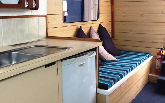 Boyds Bay Houseboat Holidays