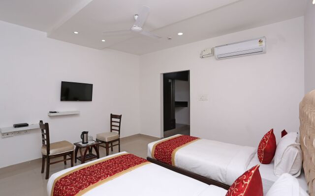 Hotel The Leaf by OYO