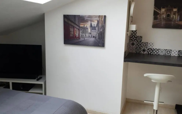 joli studio calme coeur de ville