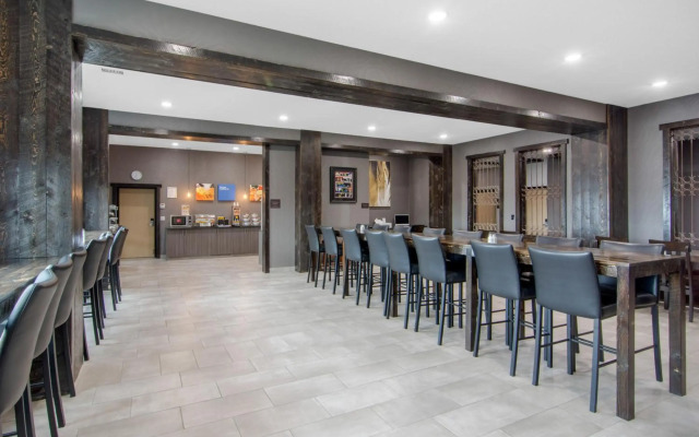 Comfort Inn & Suites