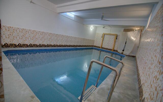 Hotel Heera Court