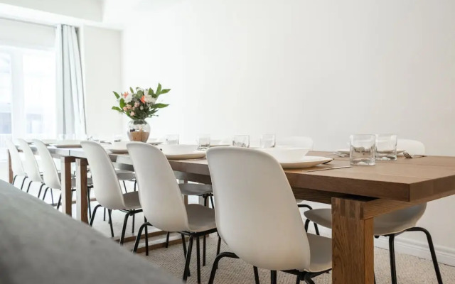 Extravagant Brand New Town House