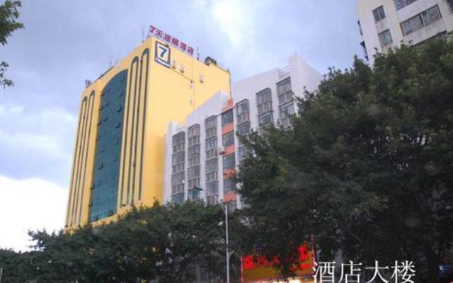 7 Days Inn Zhaoqing 6th Duanzhou Road Yuegao Book Market Branch