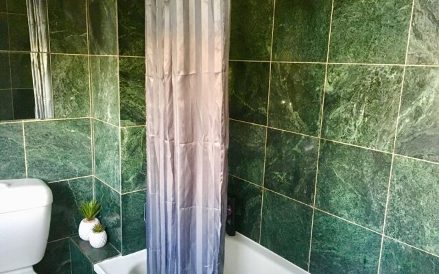 BUDGET Bourke st Studios