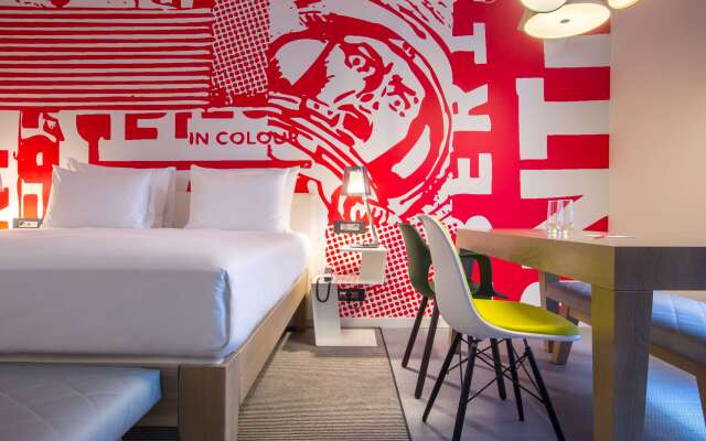 Radisson RED Minneapolis Downtown