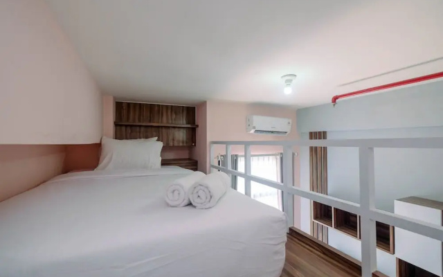 Minimalist and Comfy Studio Dave Apartment By Travelio – Guest Rooms – Depok
