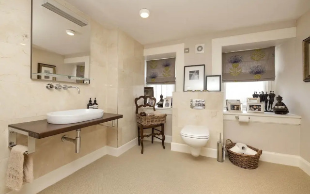 Prestigious Townhouse close to Princes Street