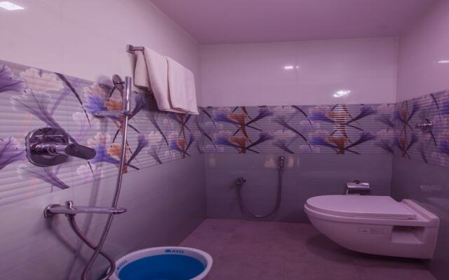 OYO 16519 Home Elegant 3BHK Parra