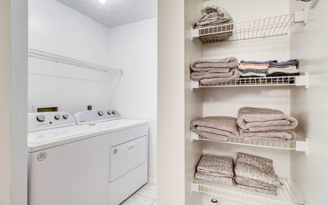 Peaceful Savannah Home - 11 Mi to Beaches!