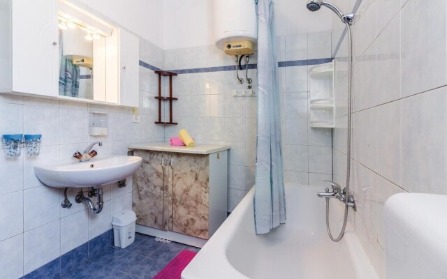 Awesome Home in Liznjan With Wifi and 2 Bedrooms