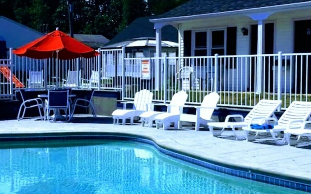 Carriage House Motel Cottages & Suites