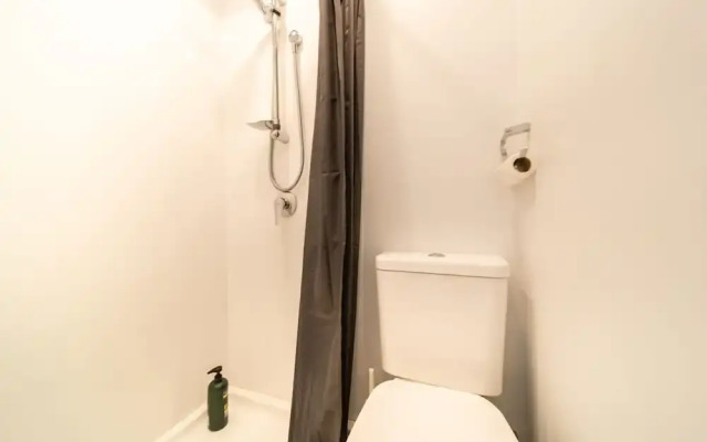 16 guests. Unique, central, mountain & lake views