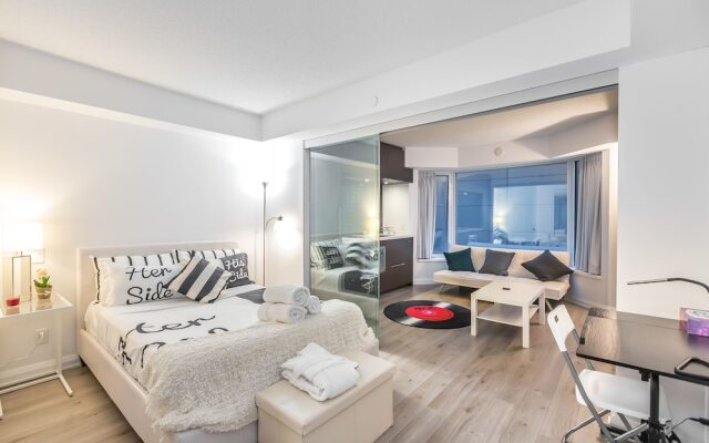 Executive Class, Downtown Luxury Condo @ Yorkville