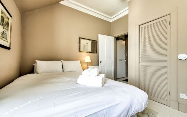 JOIVY Famous St. Mary's Street Old Town Apartment