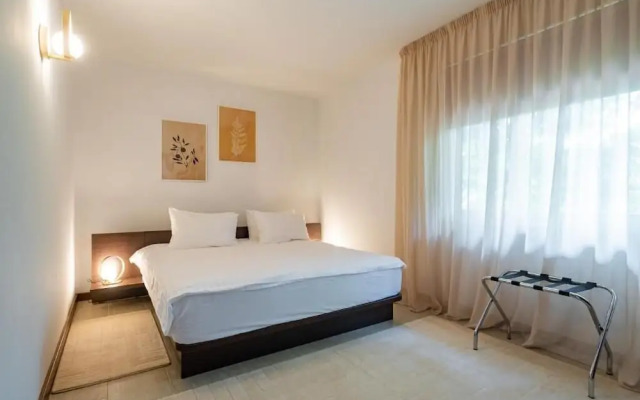 Epico Seafront & Garden Apartments