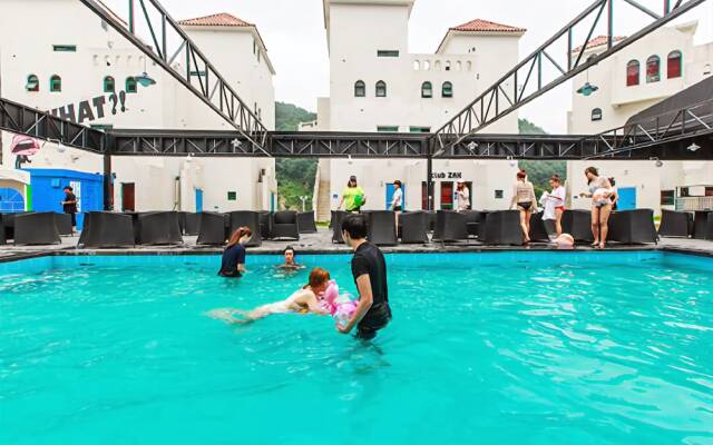 Chuncheon see and black pension