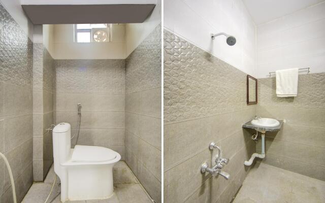 Capital O 77431 Aar Bee Gee Hotel