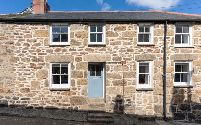 Seaview-2br-sleeps5-cottage-fastwifi-woodburner