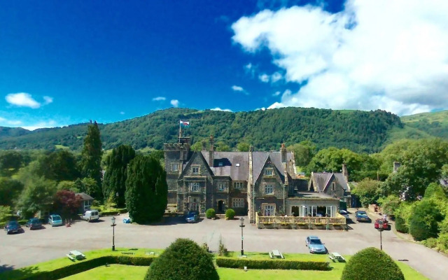 Maenan Abbey Hotel